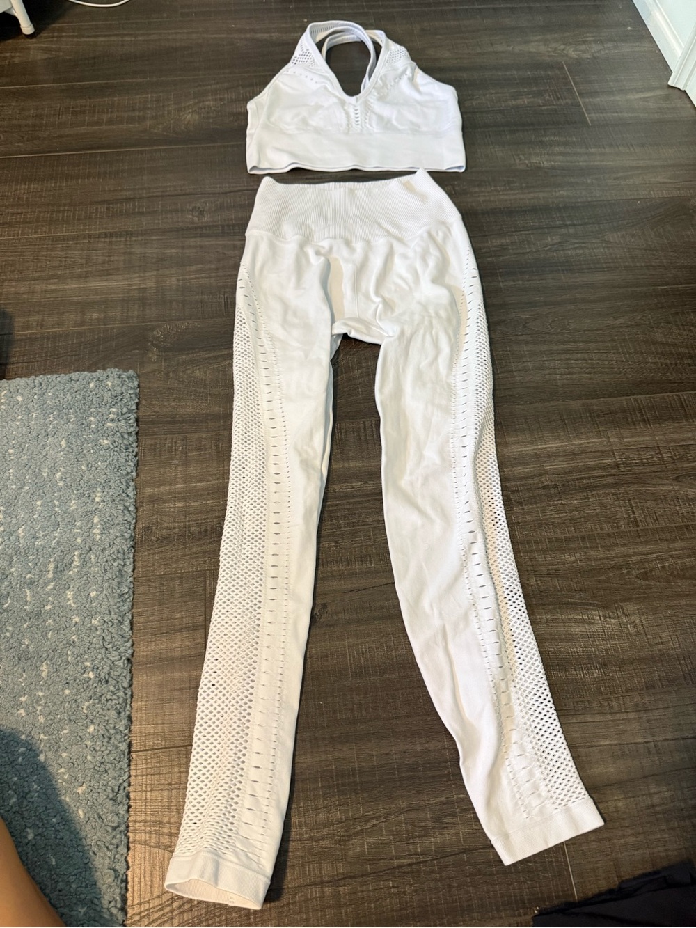 ALO Yoga White Seamless High-Rise Leggings with matching top